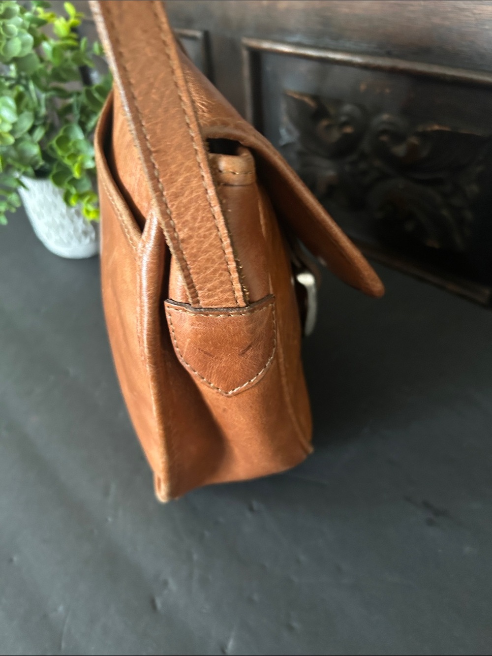 Vintage Navasota Tan Leather Crossbody Bag with Decorative Buckle - Picture 5 of 10